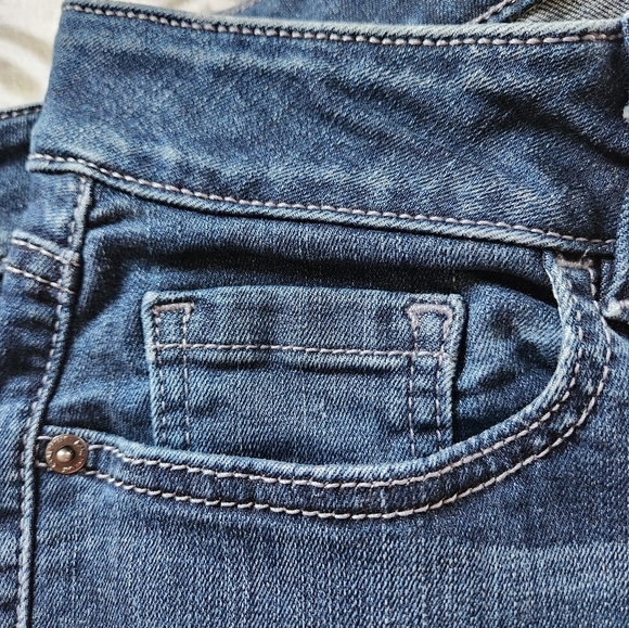 Straight Leg Mid Rise Vera Wang Jeans - Picture 2 of 6